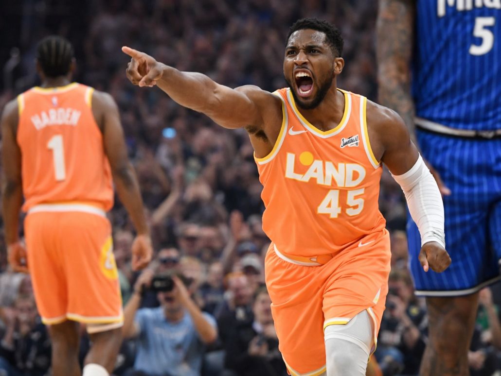 米切尔爆发引领骑士逆转胜局：高分对攻背后的节奏掌控之战